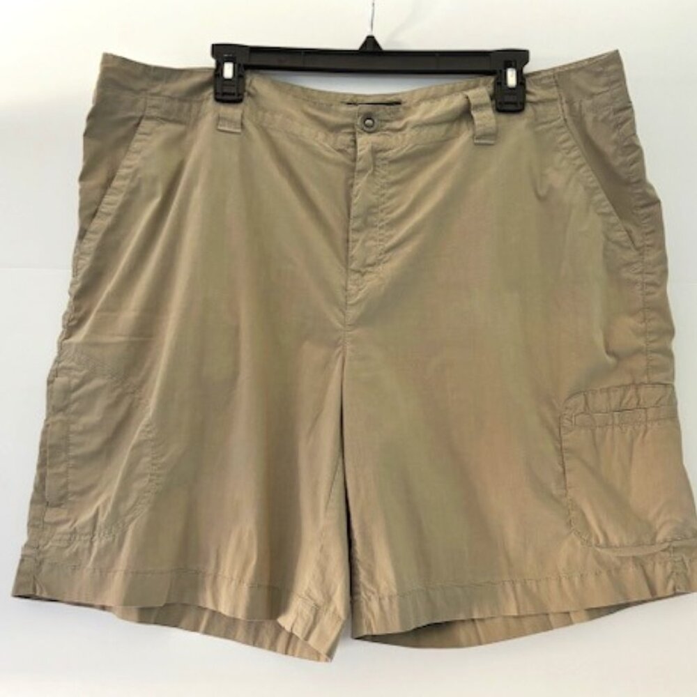 Eddie Bauer Khaki Beige Shorts Size 18 Women’s Outdoor Stretch Band Zip Pockets
